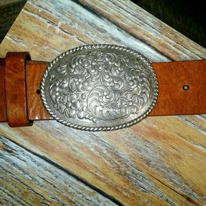 Ariat leather studded western belt excellent cond